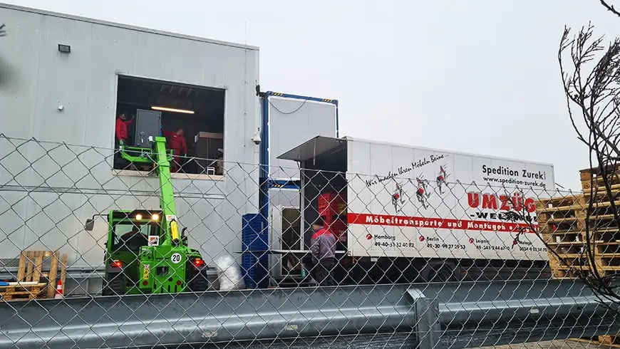 Zurek Umzüge bei einem Gewerbeumzug mit mehreren Tresortransporten